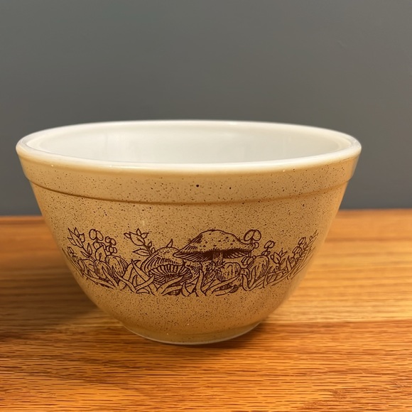 Pyrex 401 & 402 Forest Fancies Mushroom Bowl Set, Vintage 1980s Kitchen - Picture 3 of 12